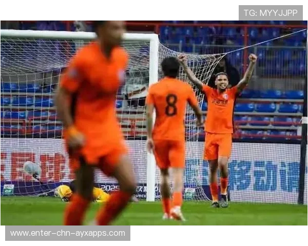 玉昆国脚边路连续传球助攻：从训练场到赛场的战术美学