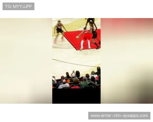 巴恩斯空切接球暴扣引爆主场