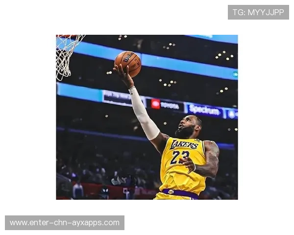 詹姆斯再显老将风采,关键球命中率惊人 詹姆斯再显老将风采,关键球命中率惊人