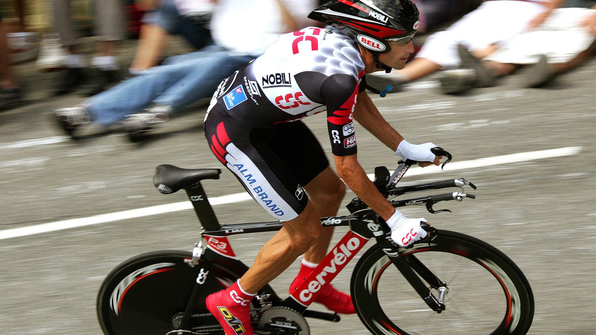 JDG发布“电竞+高校人才共育计划”白皮书