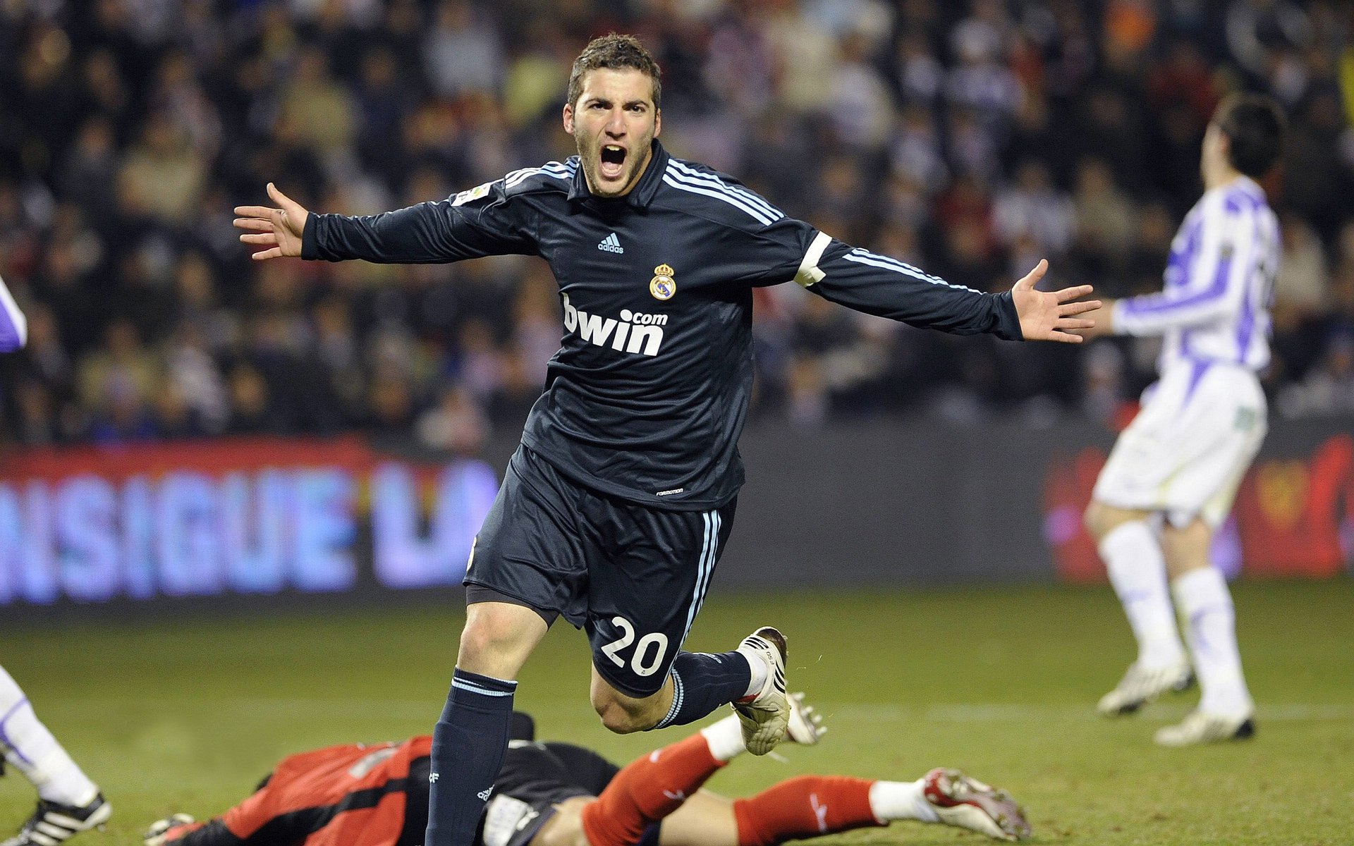 “中超新秀崭露头角，成为本赛季最大黑马”，2020中超新人